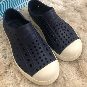 Size 10 blue native toddler shoes